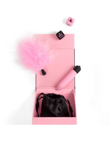 SECRET PLAY - PLEASURES BOX PER COPPIE: DADI + PROIETTILE VIBRANTE + PENNA CON PIUMA